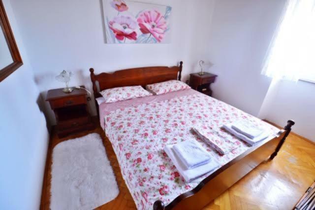 Apartman Martina เบทินา ภายนอก รูปภาพ